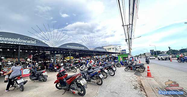 “ตลาดชุมชนคลองสี่วาพาสวัสดิ์” ตลาดใหญ่ บนเนื้อที่กว่า 7 ไร่...รวมร้านกว่า 200 ร้านค้า